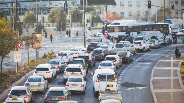 עומס בתנועה בירושלים (צילום: הדס פרוש, פלאש 90)