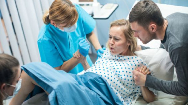 לידה בבית חולים (צילום: Shutterstock)