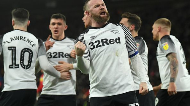 וויין רוני חוגג (צילום: Ross Kinnaird/Getty Images)