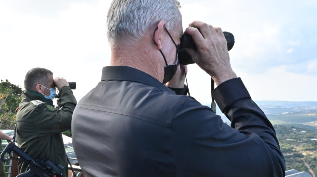 בני גנץ, אביב כוכבי (צילום: אריאל חרמוני, משרד הביטחון)