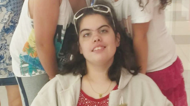 בן אמיר ואחותו מעין ביחד עם אחותם המנוחה קוראל (צילום: משפחת בודוויג)