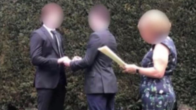 טקס החתונה המזויף של זוג החברים מאוסטרליה (צילום: רשתות חברתיות)