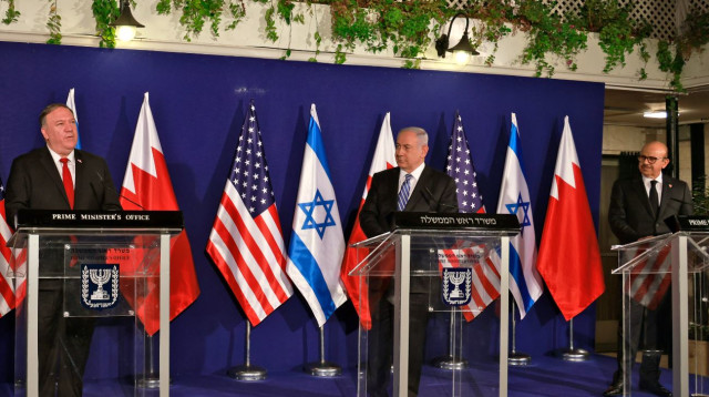 בנימין נתניהו, מייק פומפאו, שר החוץ הבחרייני (צילום: פול)