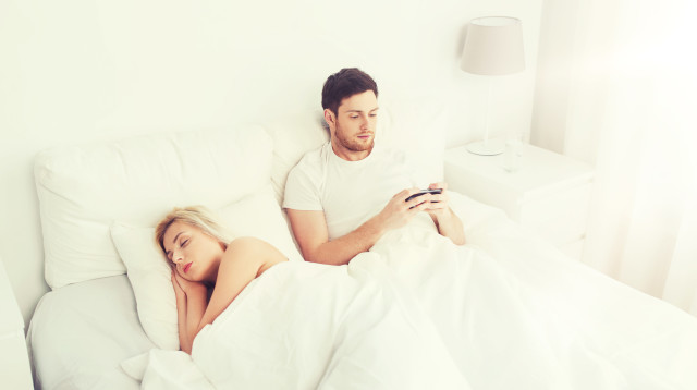 בגידה דרך הרשת, אילוסרטרציה (צילום: ingimage ASAP)