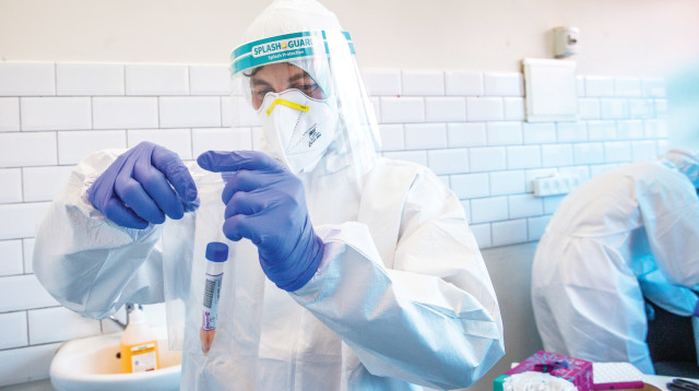 בדיקת קורונה (צילום: יוסי אלוני, פלאש 90)