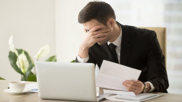 מנכ"ל בחובות (צילום: Shutterstock)