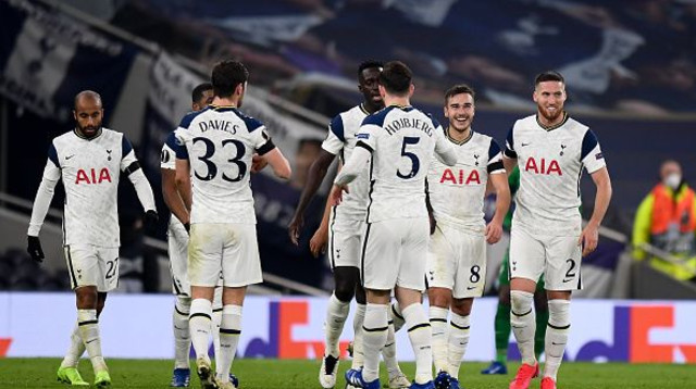 שחקני טוטנהאם (צילום: Ashley Western/MB Media/Getty Images)