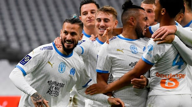 שחקניי מארסיי חוגגים (צילום: NICOLAS TUCAT/AFP via Getty Images)