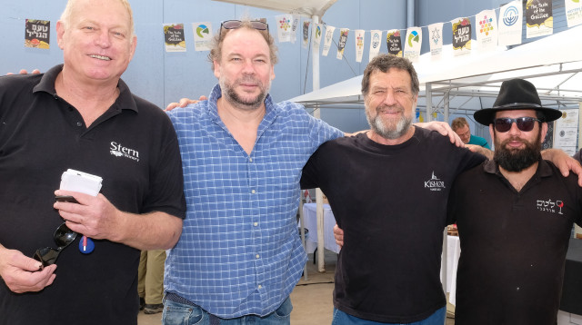 יונתן קורן, ריצ'רד דייויס, יובל (ג'וב) הרגיל, ג'וני שטרן  (צילום: אנטולי מיכאלו)