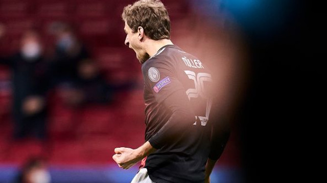 תומאס מולר חוגג (צילום: Perez Meca/MB Media/Getty Images)