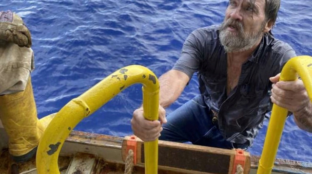 סטיוארט בי, החובל ששרד בלב ים 48 שעות (צילום: רויטרס)