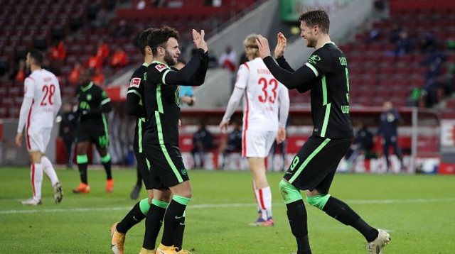 שחקני וולפסבורג חוגגים (צילום: Lars Baron/Getty Images)