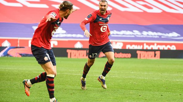 יוסוף יאזיג’י חוגג עם בוראק אילמאז (צילום: Anthony Dibon/Icon Sport via Getty Images)