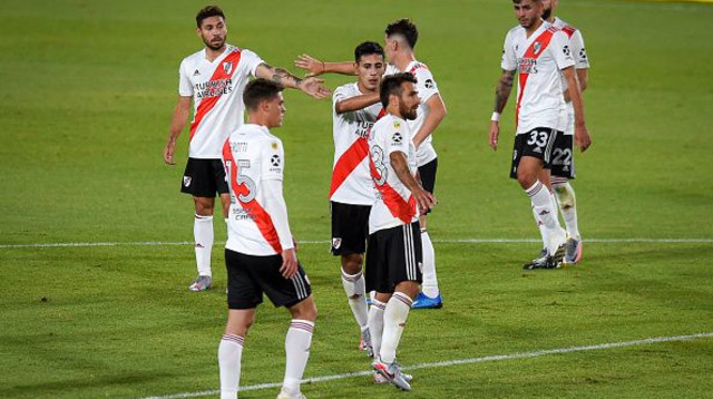 שחקני ריבר פלייט חוגגים (צילום: Marcelo Endelli / Stringer)