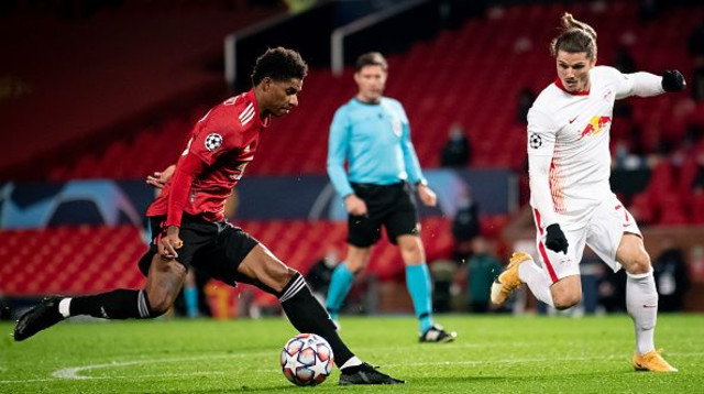 מרקוס ראשפורד מול מרסל סביצר (צילום: Ash Donelon/Manchester United via Getty Images)