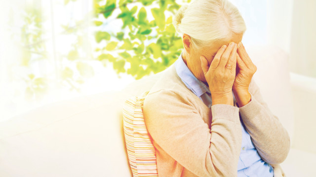 קשישה מותשת (צילום: אינגאימג')