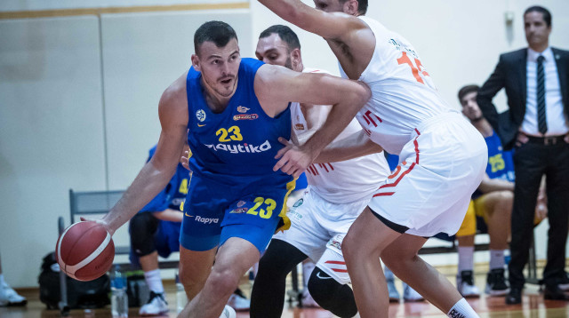 אנטה זיזיץ’ מול נמרוד לוי (צילום: אודי ציטיאט)