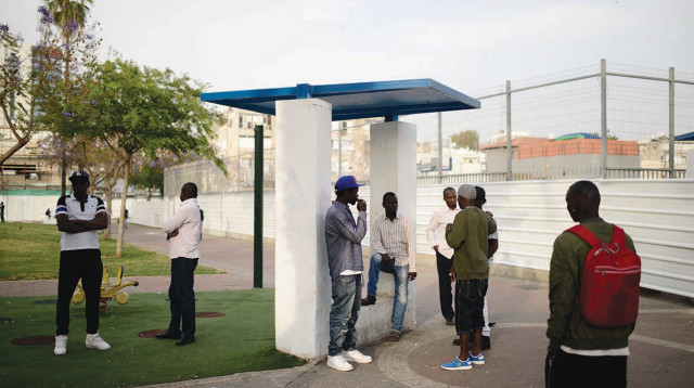 עובדים זרים (צילום: תומר נויברג, פלאש 90)