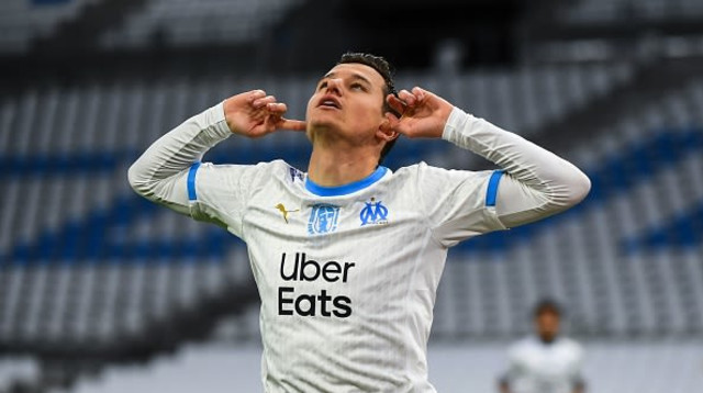 פלוריאן תובאן חוגג (צילום: CLEMENT MAHOUDEAU/AFP via Getty Images)