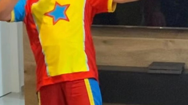 יובל שם טוב בהופעה פרטית  (צילום: הילה אייזנברג)