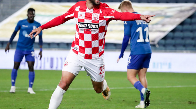 אנתוני וארן חוגג (צילום: דני מרון)