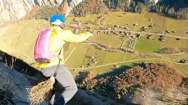 עפים על מטאטא: שחזור הסצנה מהארי פוטר (צילום: צילום מסך מתוך רויטרס)