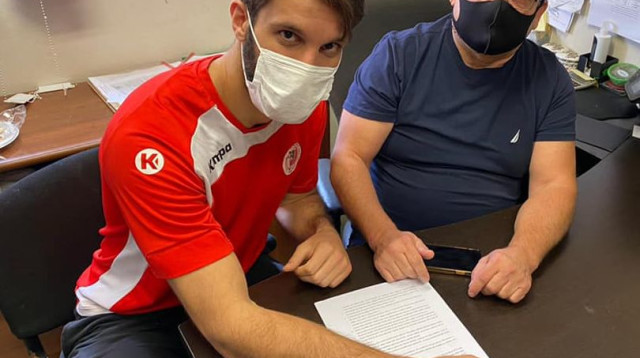 רם טורקניץ חותם בהפועל אשדוד (צילום: הפועל אשדוד)