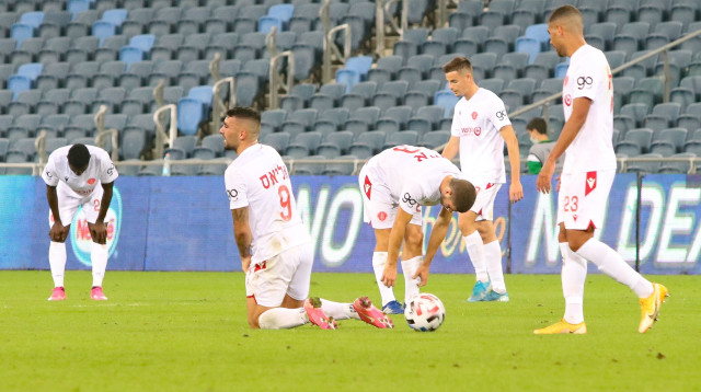 שחקני הפועל תל אביב (צילום: לילך וייס)