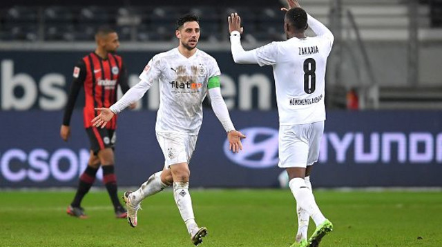 לארס שטינדל חוגג (צילום: Alexander Scheuber/Getty Images)