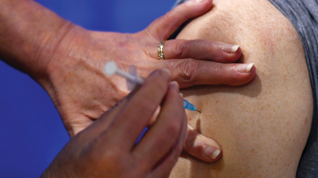 חיסון חברת פייזר (צילום: רויטרס)