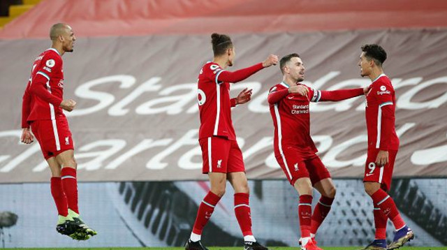 רוברטו פירמינו ושחקני ליברפול חוגגים (צילום: Clive Brunskill/Getty Images))