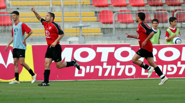 אסי טובי חוגג (צילום: עודד קרני)