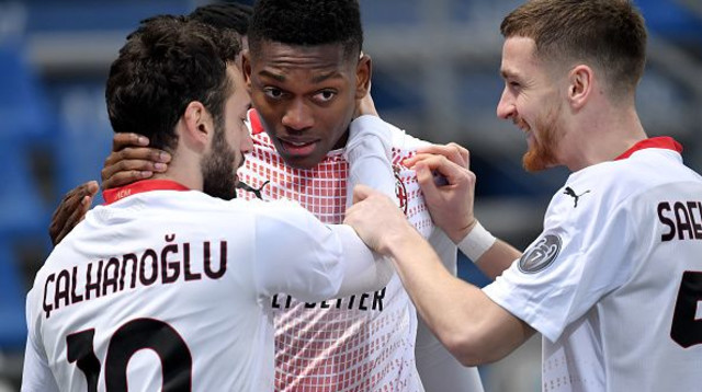 שחקני מילאן חוגגים (צילום: Andrea Staccioli/LightRocket via Getty Images)