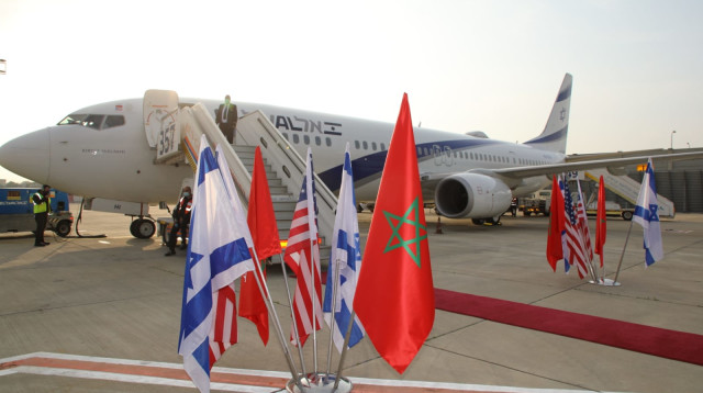 דגלי ישראל, מרוקו וארה"ב לפני ההמראה לרבאט (צילום: סיון פרג')