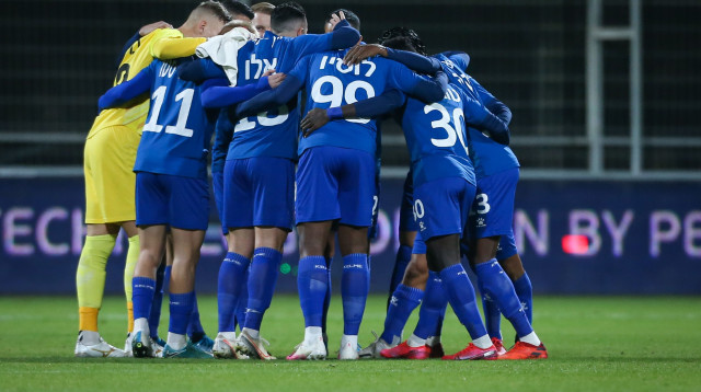 שחקני קריית שמונה (צילום: מאור אלקסלסי)