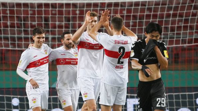 שחקני שטוטגרט חוגגים (צילום: Marijan Murat/picture alliance via Getty Images)