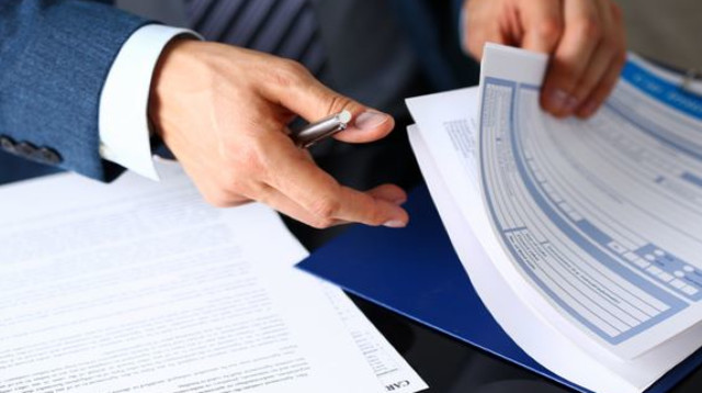 מסמכי ביטוח (צילום: Shutterstock)