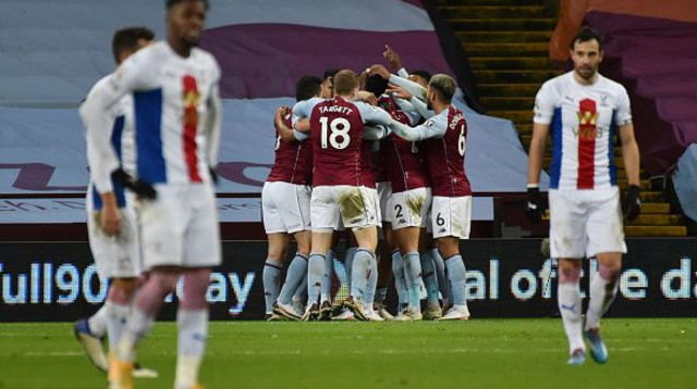 שחקני אסטון וילה חוגגים (צילום: Rui Vieira - Pool/Getty Images)