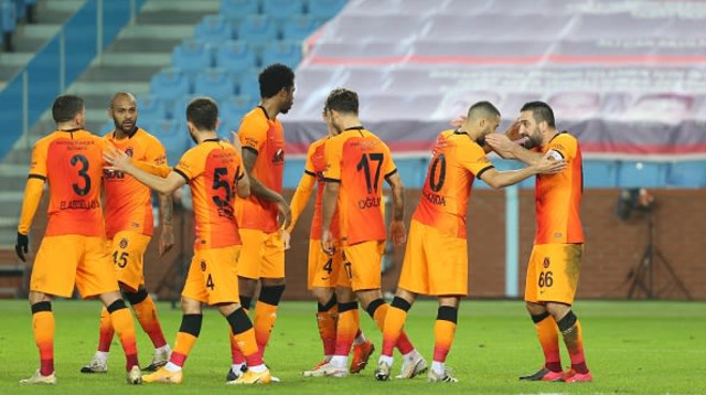 שחקני גלאטסראיי חוגגים (צילום: Hakan Burak Altunoz/Anadolu Agency via Getty Image)