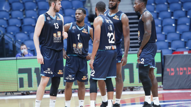 שחקני הפועל אילת (צילום: דני מרון)