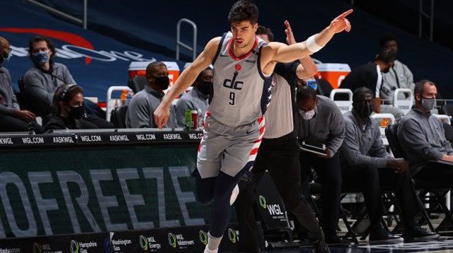 דני אבדיה (צילום: Ned Dishman/NBAE via Getty Images)