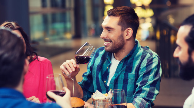 חוגגים (צילום: אינגאימג)