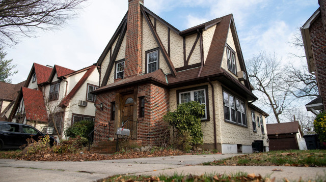 בית ילדותו של דונאלד טראמפ (צילום: רויטרס)