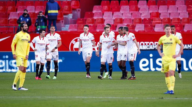 שחקני סביליה חוגגים, עצב בוויאריאל (צילום: Fran Santiago/Getty Images)