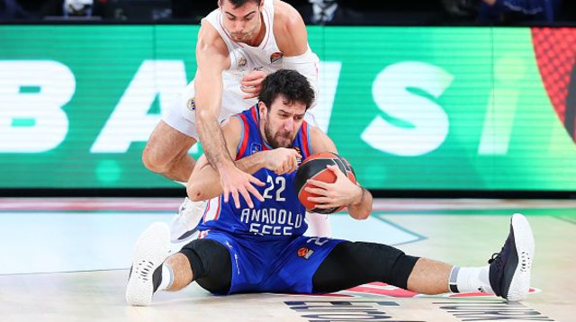 וסילי מיצ’יץ’ , אלברטו אבלדה (צילום: Aykut Akici/Euroleague Basketball via Getty Images)
