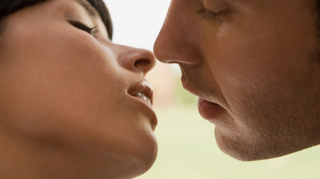 נשיקת סילבסטר (צילום: ingimages.com)