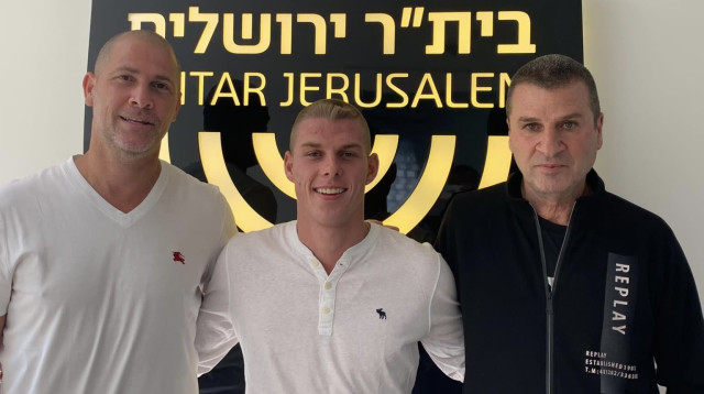 מוני ברוש, רוי דוגה, אבי נמני (צילום: האתר הרשמי של בית"ר ירושלים)