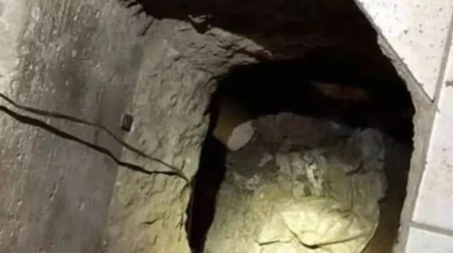 פתח המנהרה שבנה המאהב (צילום: רשתות חברתיות)