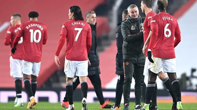 אולה גונאר סולשיאר ושחקני מנצ’סטר יונייטד (צילום: Laurence Griffiths/Getty Images)