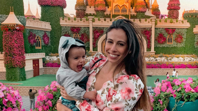 מעיין רייכמן ובנה בדובאי (צילום: פרטי)